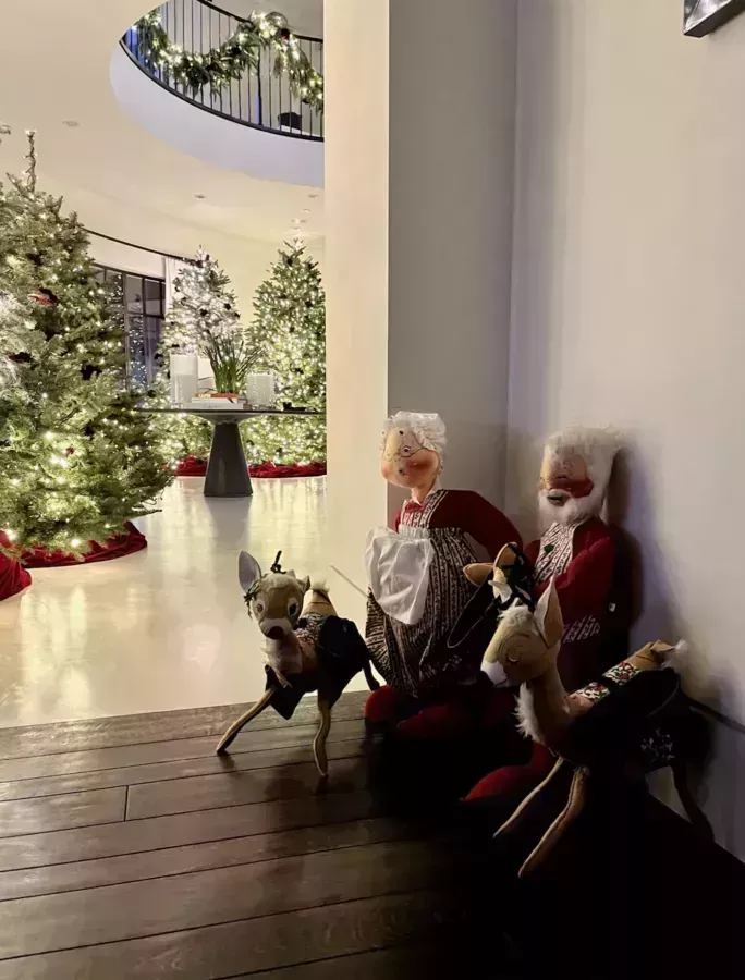 Kourtney Kardashian Christmas decor 2021 nutcrackers