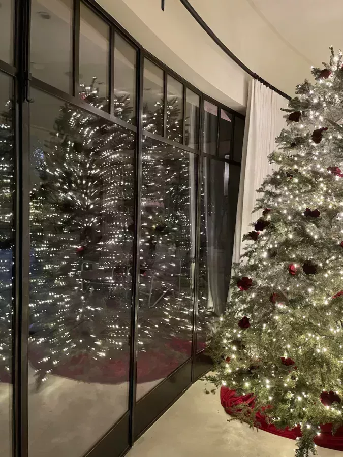 Kourtney Kardashian Christmas tree decor 2021