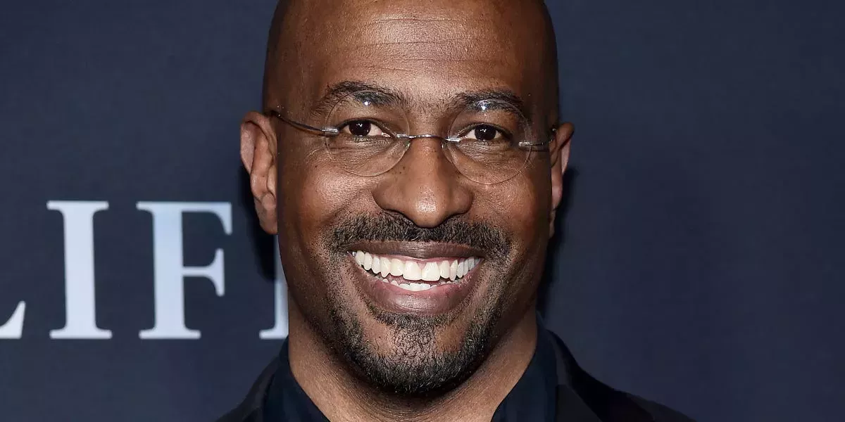 Van Jones, de la CNN, ha dado la bienvenida a un bebé con su amigo de toda la vida y ha dicho que criarán a su hija como 