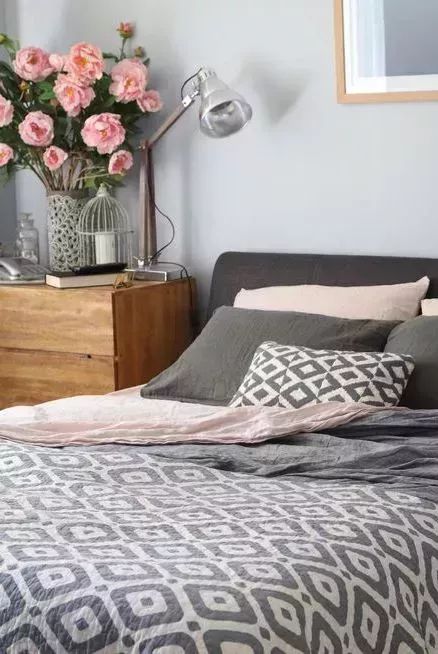 14 Dormitorios rosas y grises muy elegantes para inspirar el espacio de tus sueños