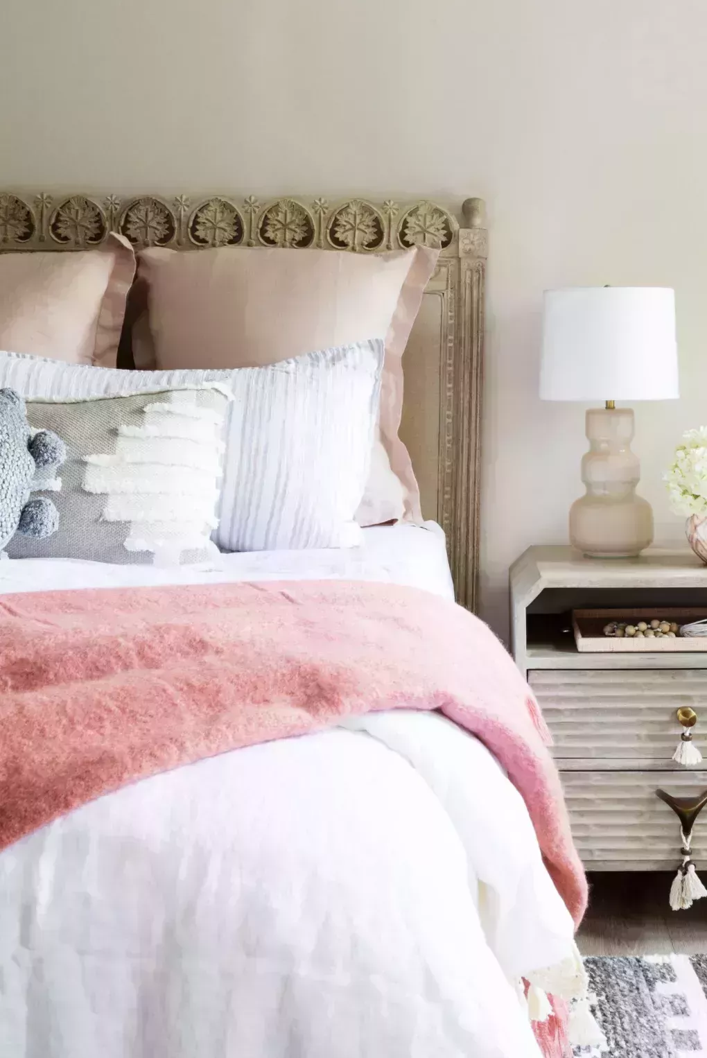14 Dormitorios rosas y grises muy elegantes para inspirar el espacio de tus sueños