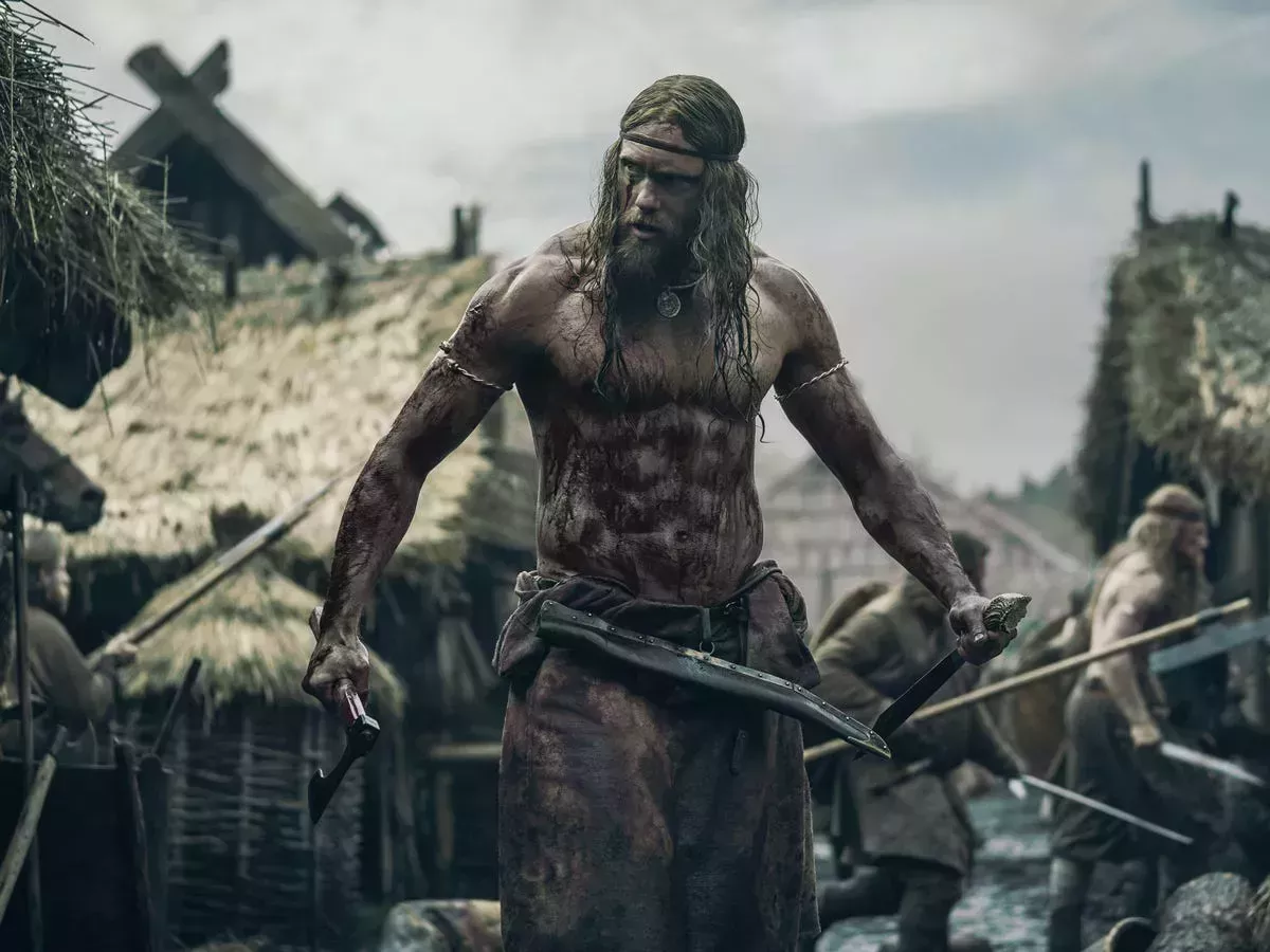 Alexander Skarsgård ganó 9 kilos de músculo para esculpir un aspecto de vikingo grueso para su papel en 'The Northman', dijo su entrenador. Así es como lo hizo.