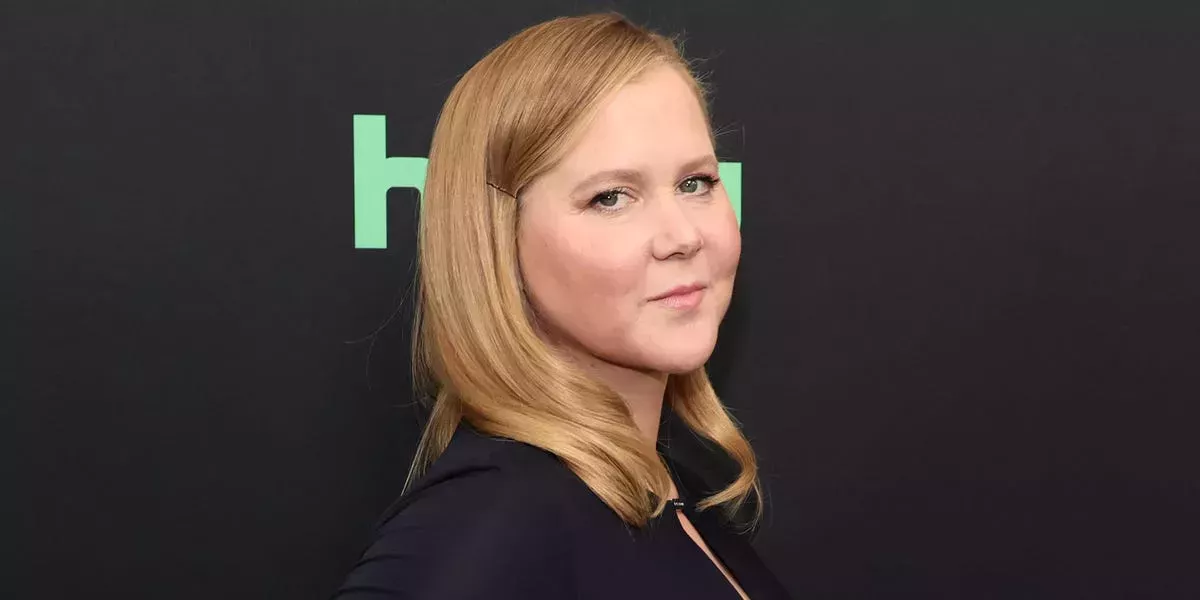 Amy Schumer revela que tiene un trastorno de tirón de pelo: 'Sigue siendo algo con lo que lucho'