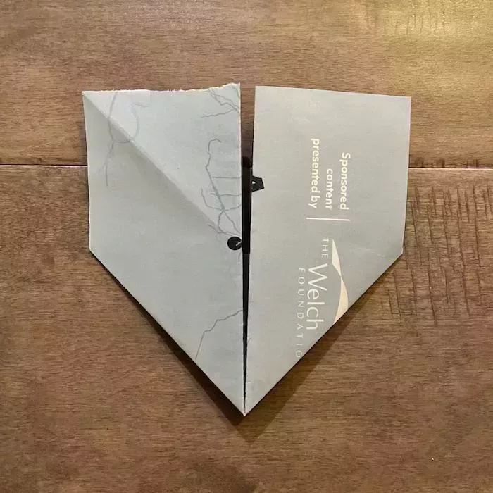 Cómo hacer tus propios marcapáginas de corazón reciclados