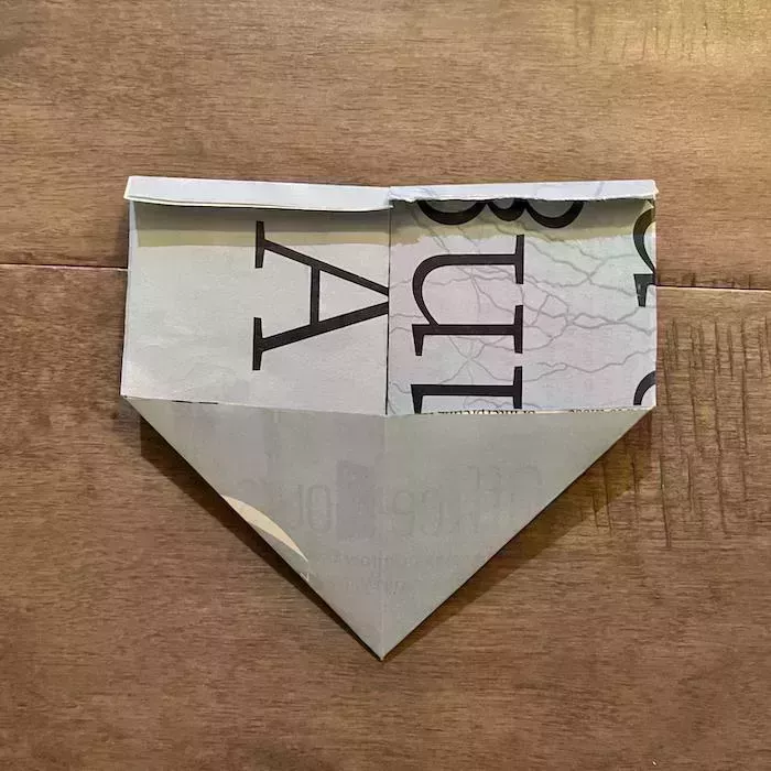 Cómo hacer tus propios marcapáginas de corazón reciclados