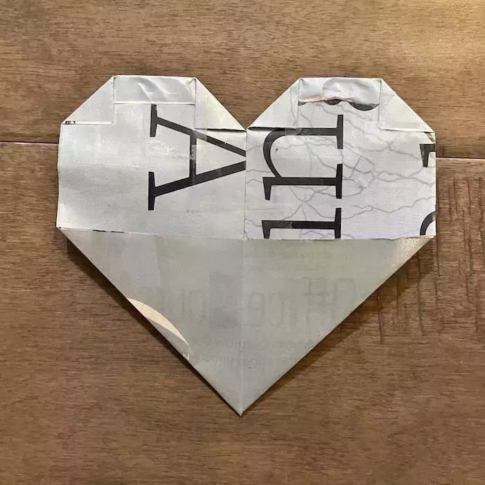 Cómo hacer tus propios marcapáginas de corazón reciclados