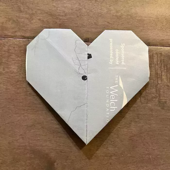 Cómo hacer tus propios marcapáginas de corazón reciclados