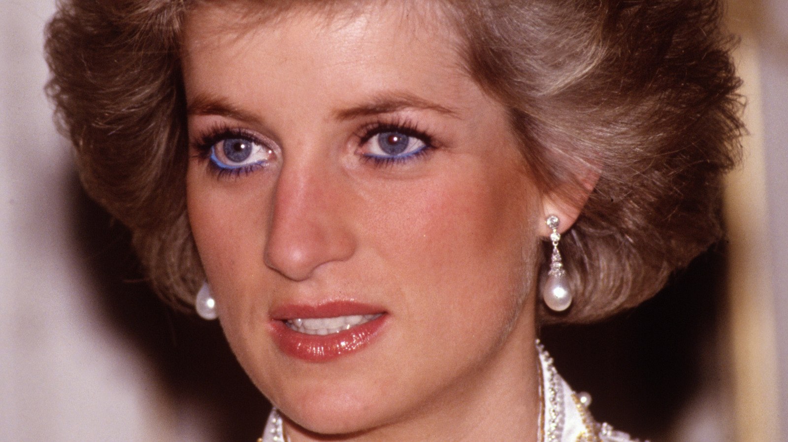 El fotógrafo de la realeza comparte duras palabras sobre el pelo de la princesa Diana