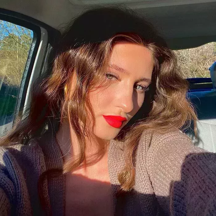 Formas fáciles de incorporar el color a tu rutina de maquillaje de primavera