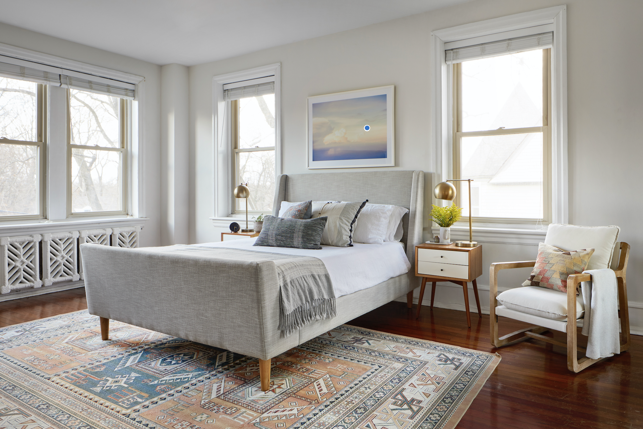 La espaciosa casa de esta diseñadora en Filadelfia demuestra que los neutros no tienen por qué ser aburridos