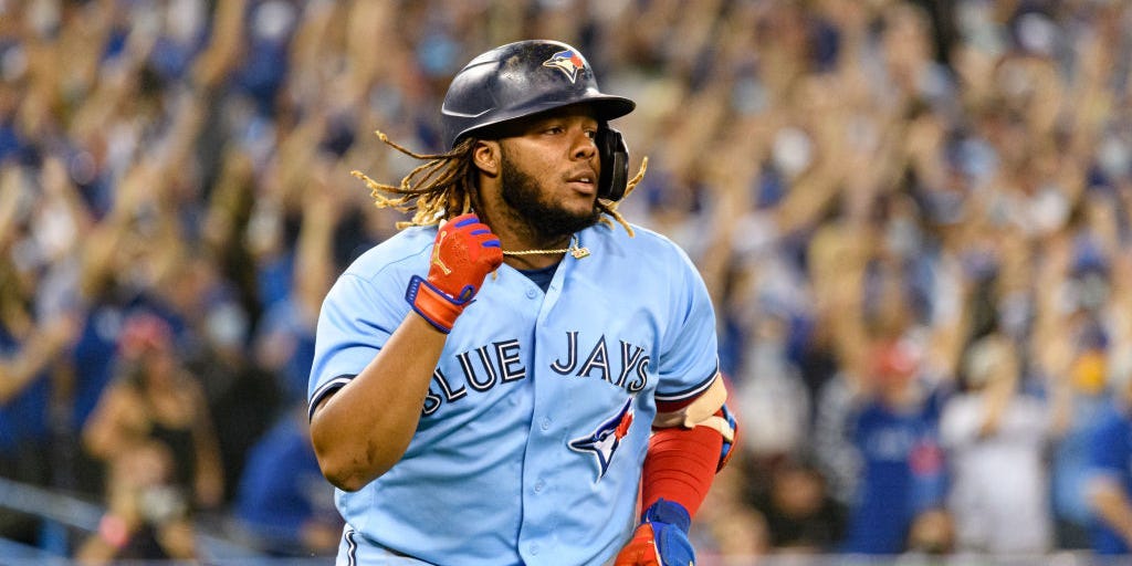 La estrella de los Blue Jays Vladimir Guerrero perdió 22 libras en un mes, según su entrenador que compartió una impactante foto del 'antes y después'