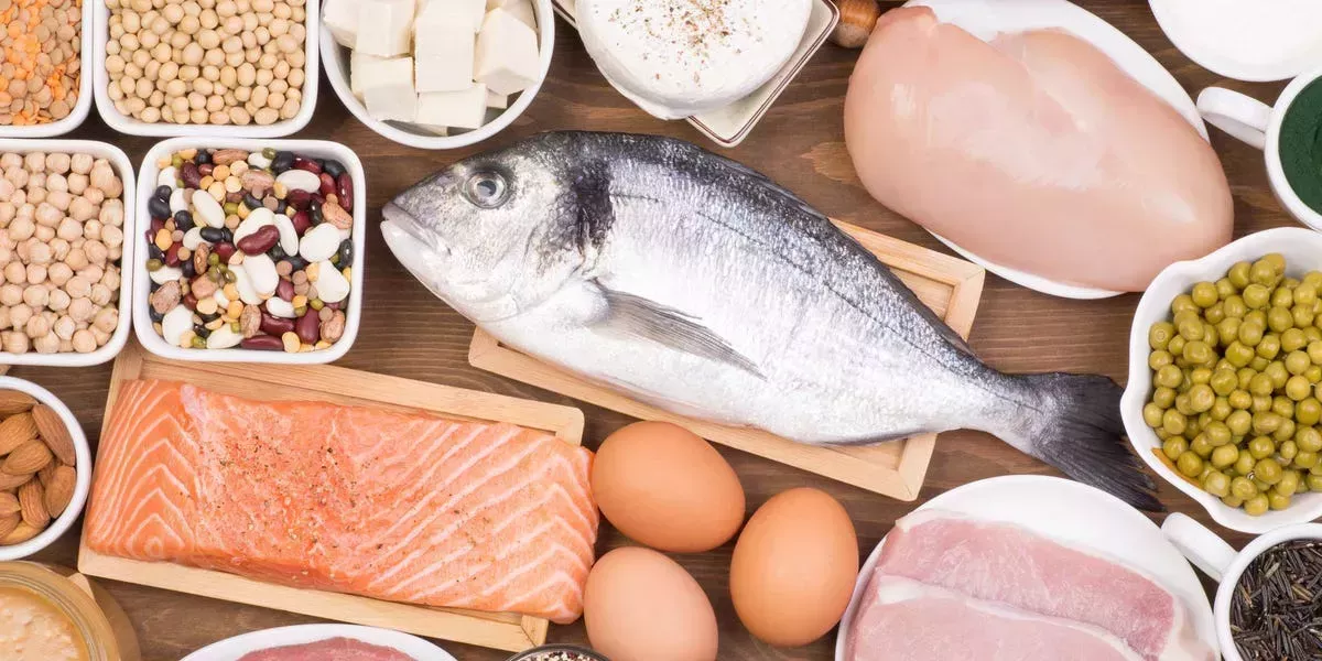 Una investigación sugiere que consumir proteínas de una amplia variedad de fuentes puede reducir el riesgo de hipertensión arterial