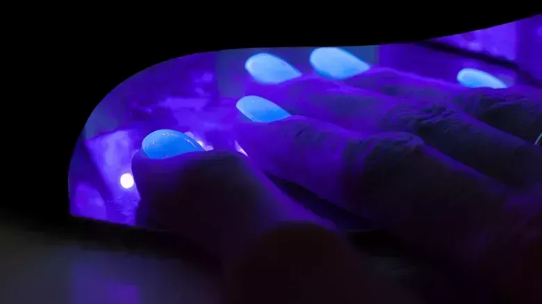¿Valen realmente la pena las luces de uñas?