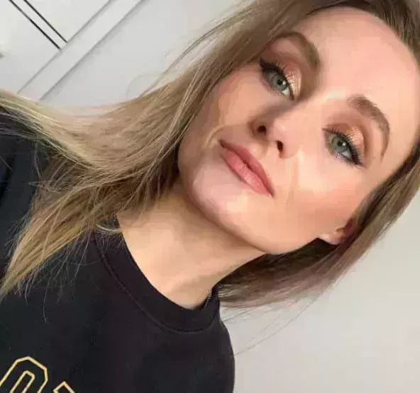 18 Black Dress Makeup Ideas & Hairstyling Tips for Chic Look