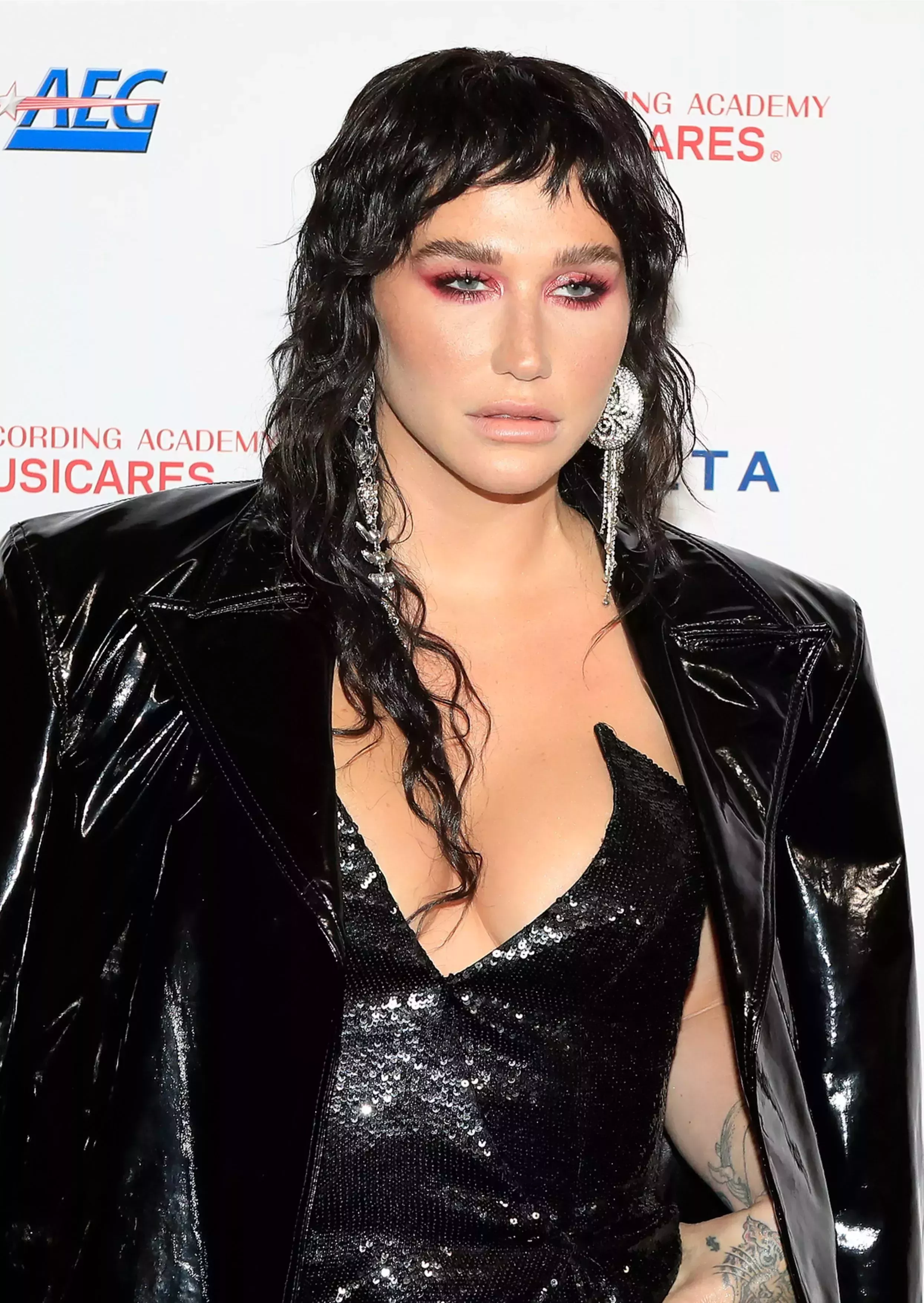 Kesha’s Wolf Cut With Extra Short Bangs