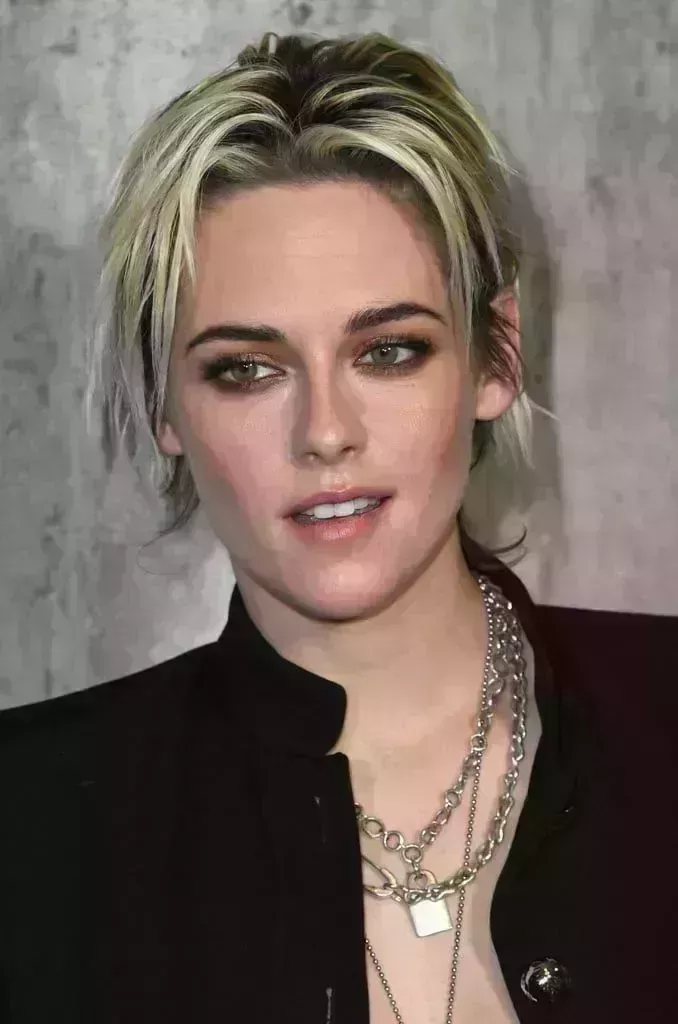 Kristen Stewart’s Extra Short Wolf Cut