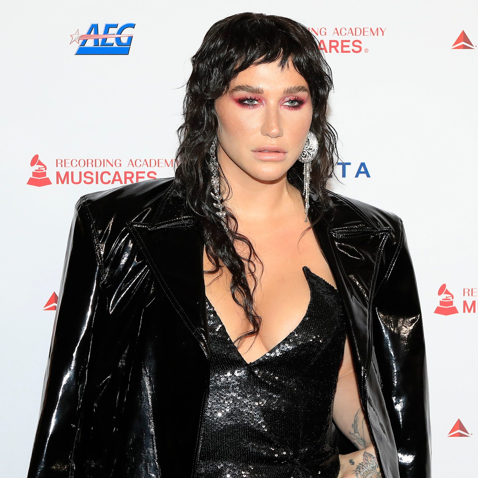 30 ejemplos femeninos exclusivos de estilos de corte de lobo