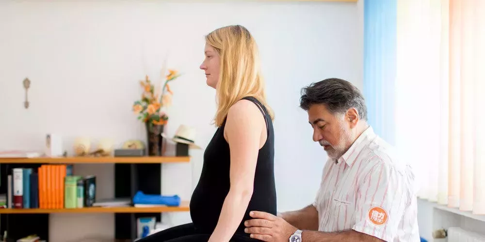 8 razones por las que tienes dolor en la parte baja de la espalda derecha y qué hacer al respecto