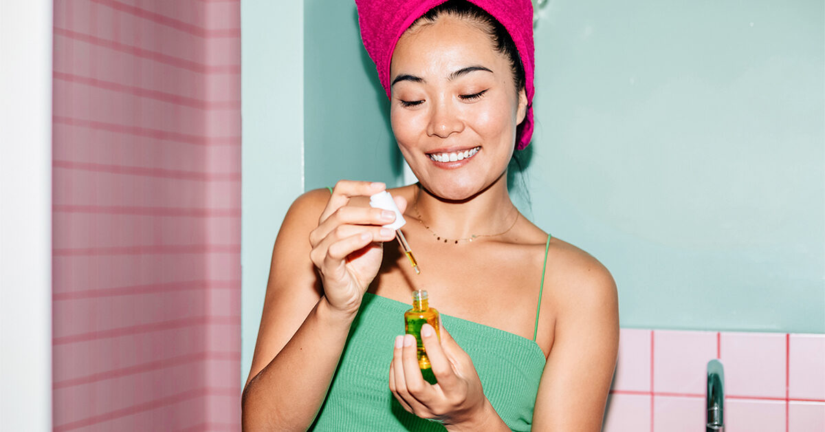 Aceite de ricino para las pestañas: Beneficios, cómo aplicar y seguridad