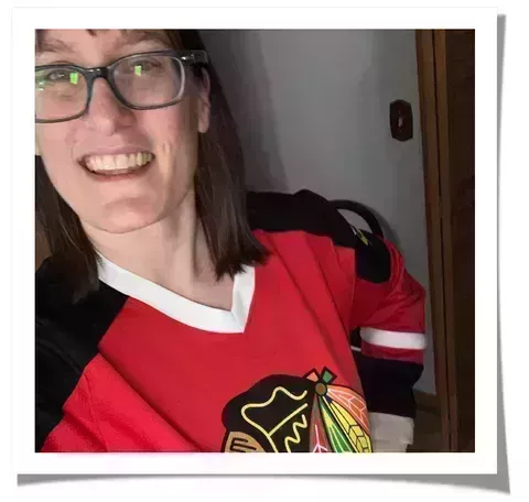 Ahogada por las deudas estudiantiles, vendí mis huevos. 10 años después, recibí una llamada que sacudió mi vida.