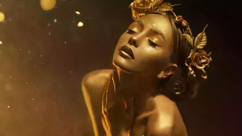 As&iacute; se lleva el pintalabios dorado - La lista