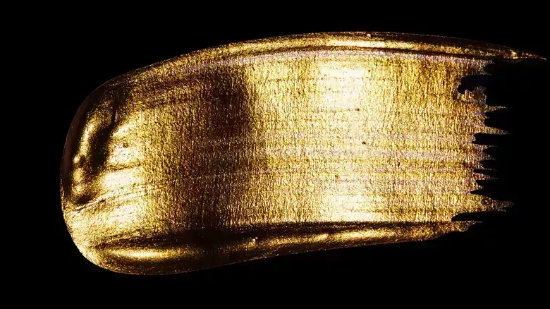 As&iacute; se lleva el pintalabios dorado - La lista