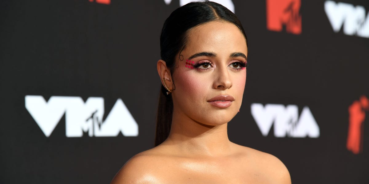 Camila Cabello dice que se sintió 'súper vulnerable y desprevenida' tras ser fotografiada en bikini por un paparazzi