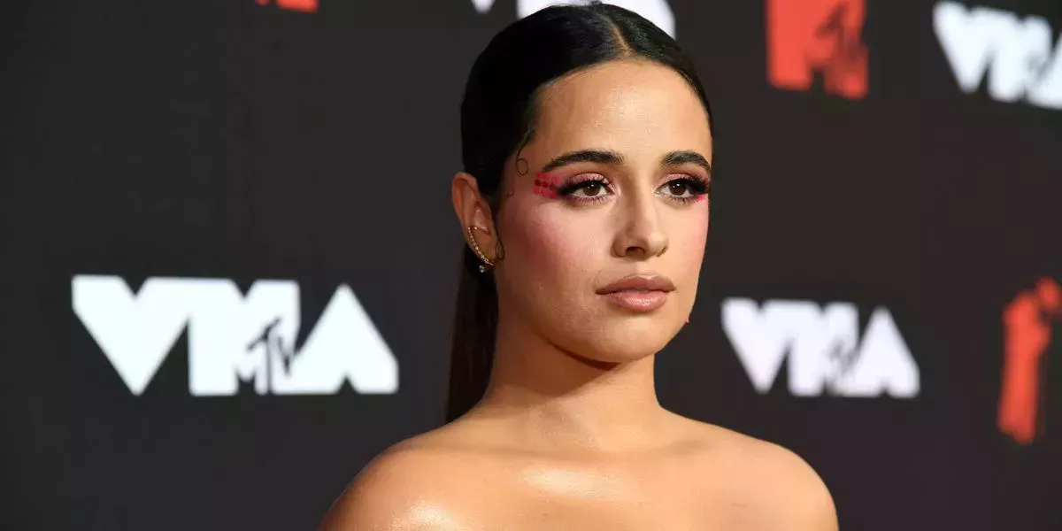 Camila Cabello dice que se sintió 'súper vulnerable y desprevenida' tras ser fotografiada en bikini por un paparazzi