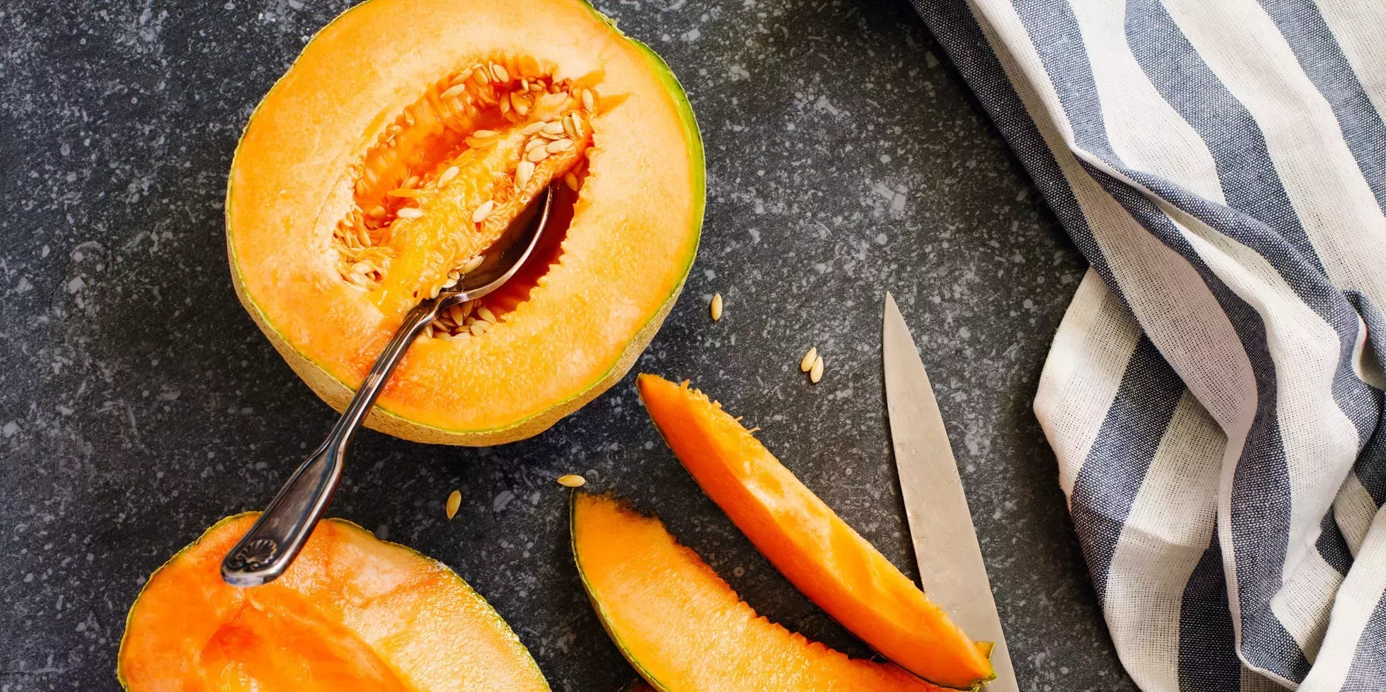 Cómo cortar un melón cantalupo de 3 maneras, además de sugerencias para servirlo