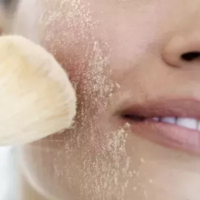 Cómo elegir los tonos de polvos compactos para diferentes tipos de piel