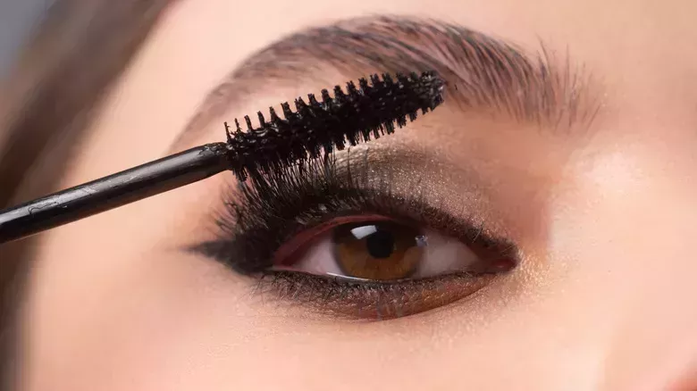 Estos sencillos consejos harán que tu rímel no se corra - La lista