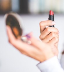 La guía para principiantes sobre cómo aplicar el lápiz de labios