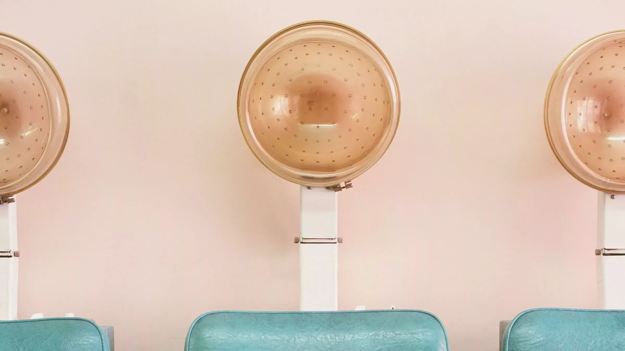 Muchos estilistas ya no quieren trabajar a tiempo completo en los salones: ¿qué significa eso para tu corte de pelo?