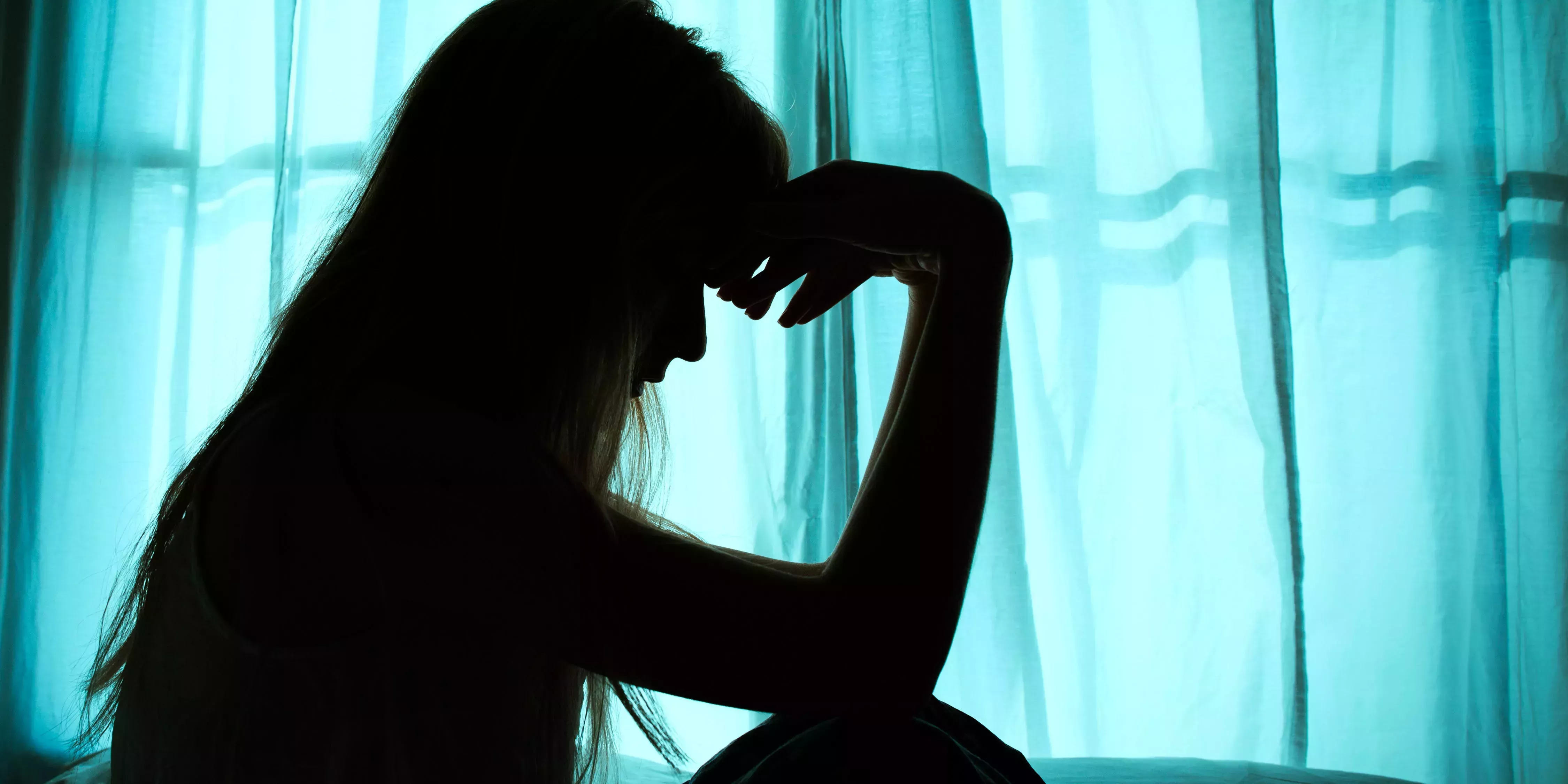 4 señales sutiles de que estás disociando, según un psicólogo