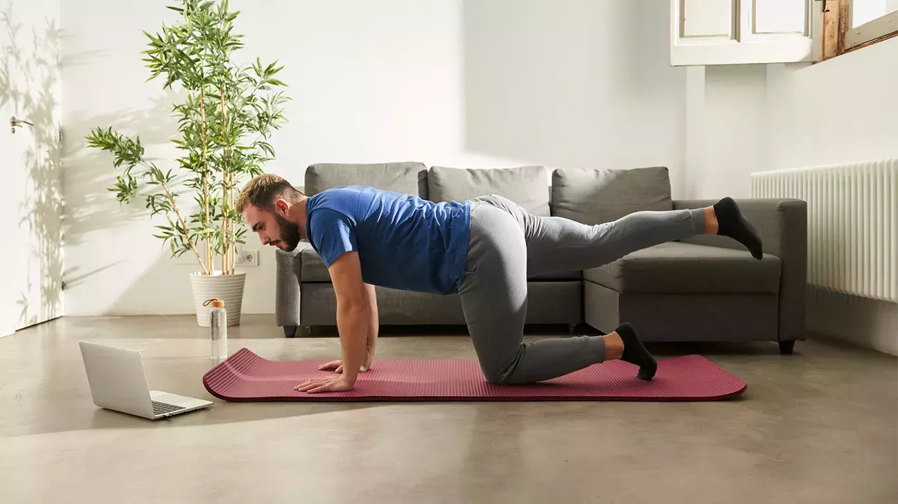 Baby Got Glute Kickbacks: Cómo perfeccionar este movimiento para fortalecer los glúteos