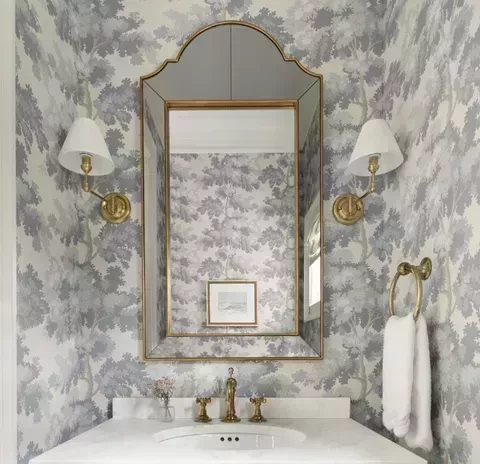 Esta casa tradicional de Greenwich combina elementos lúdicos y formales para un aspecto intemporal