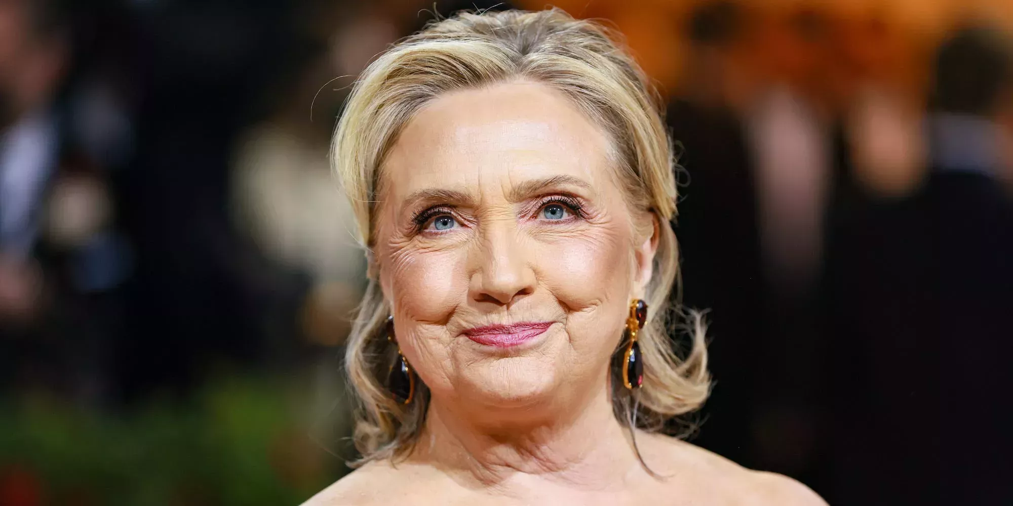 Hillary Clinton reacciona desde la Gala del Met al borrador de opinión filtrado que sugiere que el Tribunal Supremo podría anular el caso Roe v. Wade