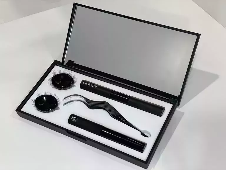 Probé este kit de extensión de pestañas DIY y mis pestañas nunca han lucido mejor