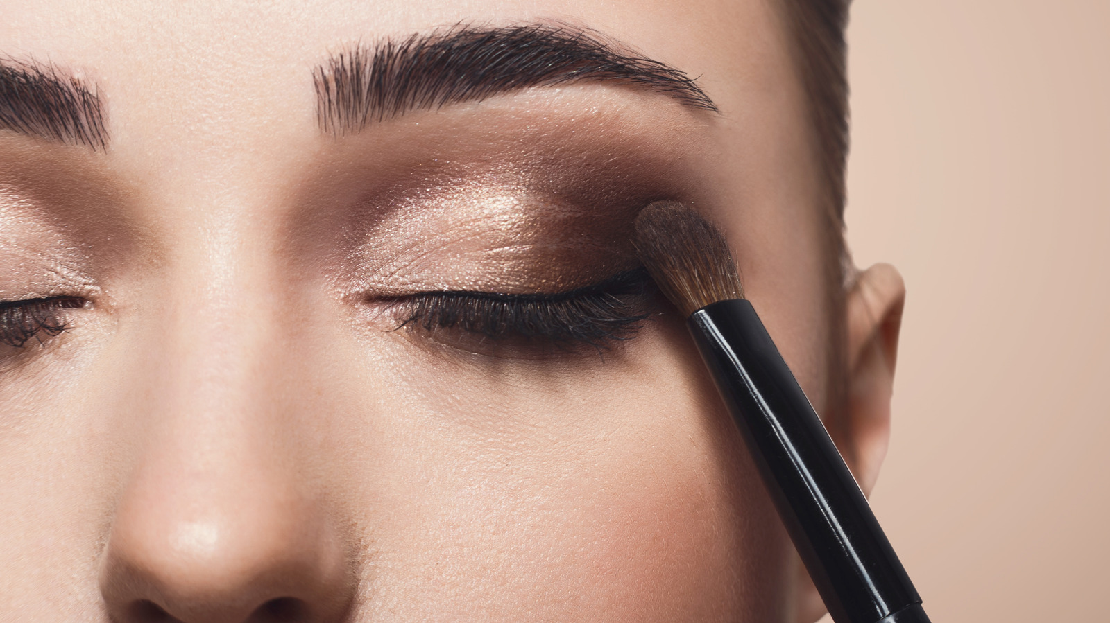 ¿Qué son las sombras de ojos duocromas? - La lista