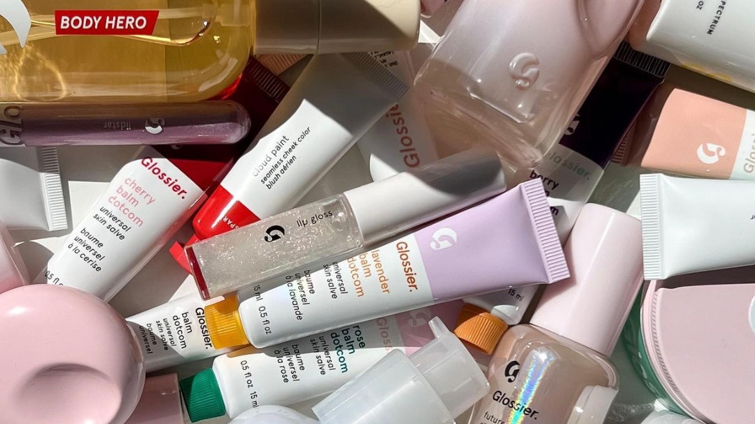 Todos tus productos favoritos de Glossier están en oferta