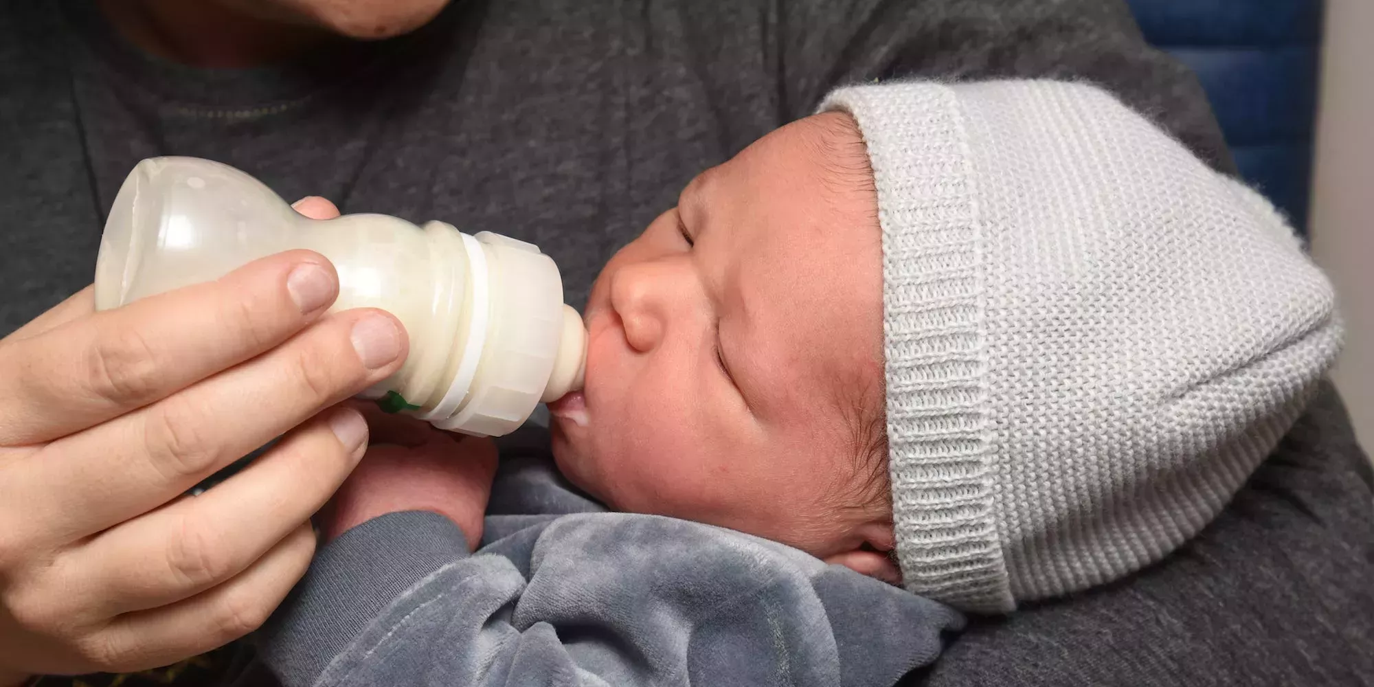 Un m&eacute;dico de urgencias dice que est&aacute; tratando a beb&eacute;s con riesgo de sufrir convulsiones mortales despu&eacute;s de haber consumido leche de f&oacute;rmula infantil diluida e insta a los padres a no arriesgarse con versiones caseras