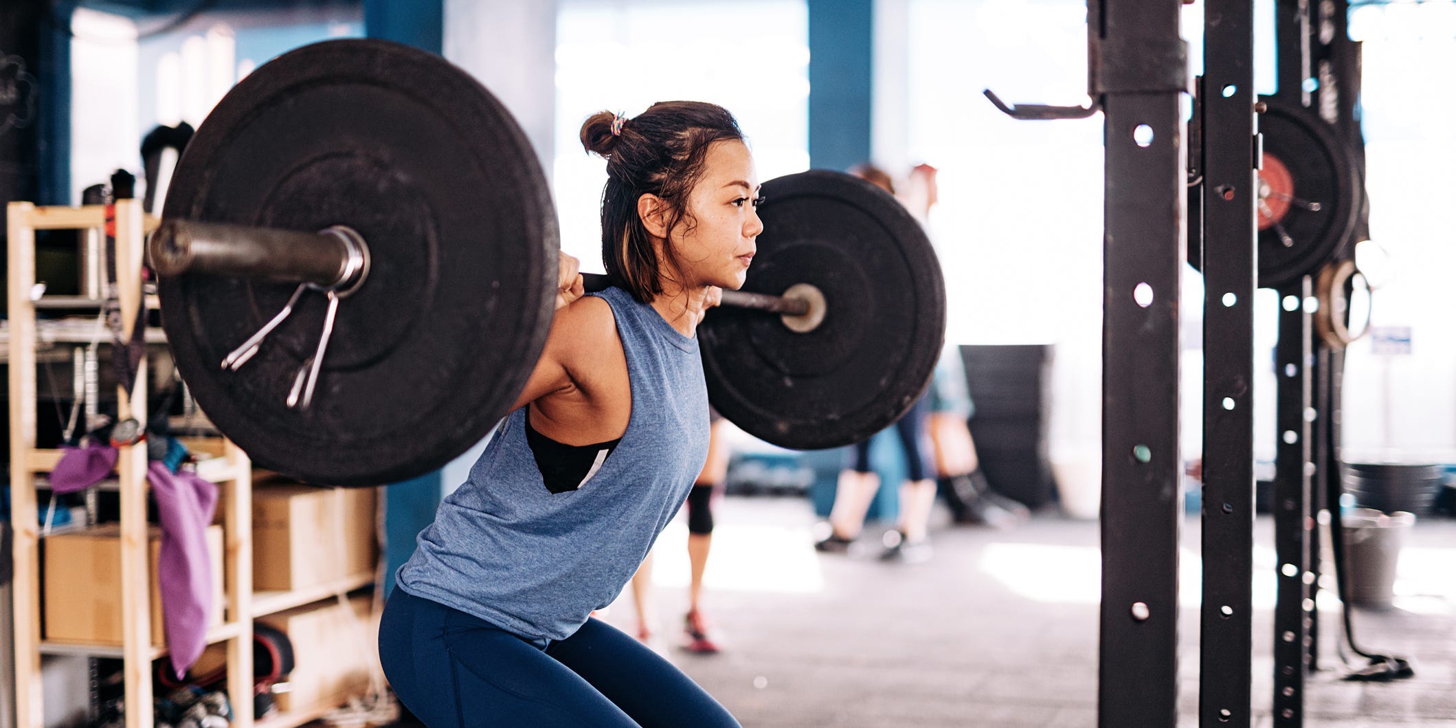 2 técnicas de entrenamiento de fuerza que pueden ayudarte a ganar fuerza y músculo, según un entrenador personal