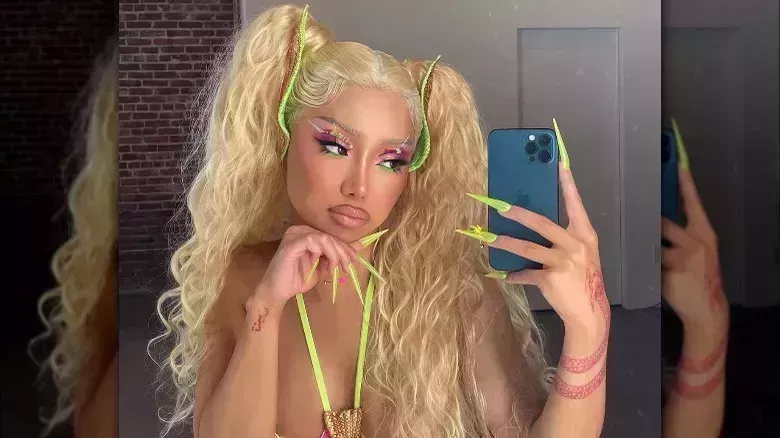 5 maquilladores queer que deberías seguir durante el mes del orgullo