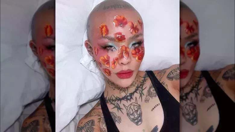 5 maquilladores queer que deberías seguir durante el mes del orgullo