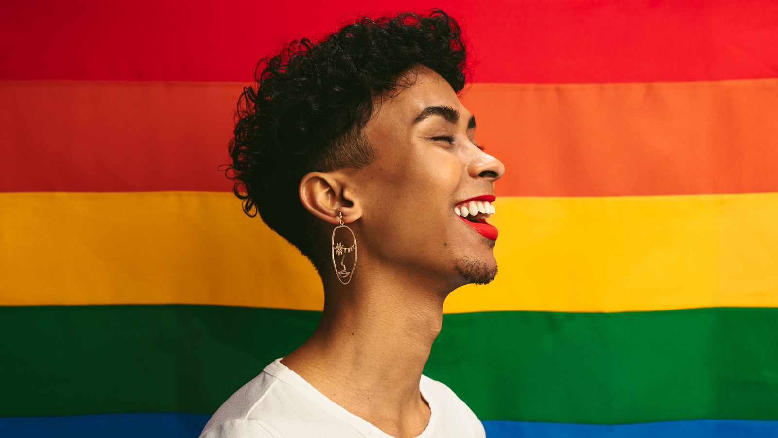 5 mejores marcas de belleza LGBTQ para comprar durante el mes del orgullo