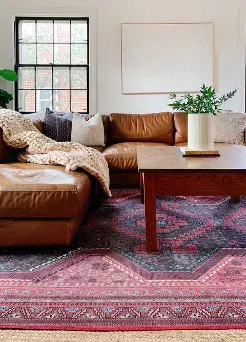 Así es como esta bloguera transformó su casa tradicional de Virginia en un espacio colorido y acogedor 