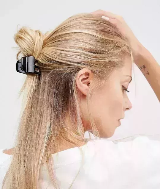 Best Mini Claw Clips Hairstyles 13 Tips How To Use Claw Clips