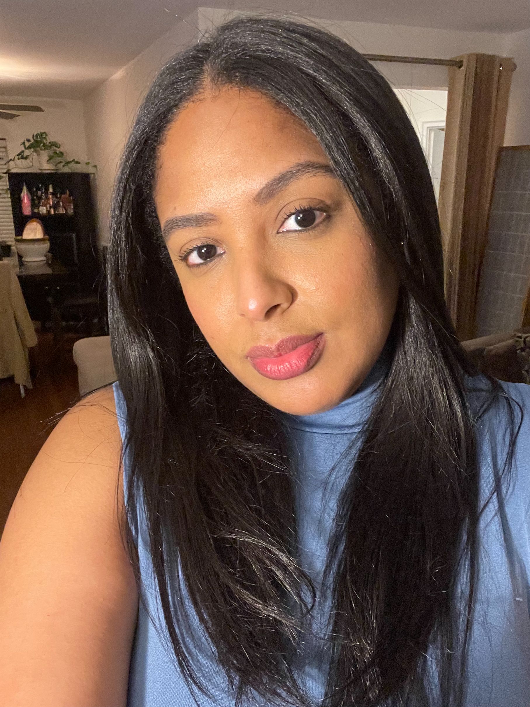 Cómo esta editora con piel mixta creó una rutina que funciona