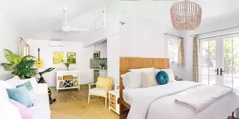 El interior de una reluciente casa de campo victoriana en California 