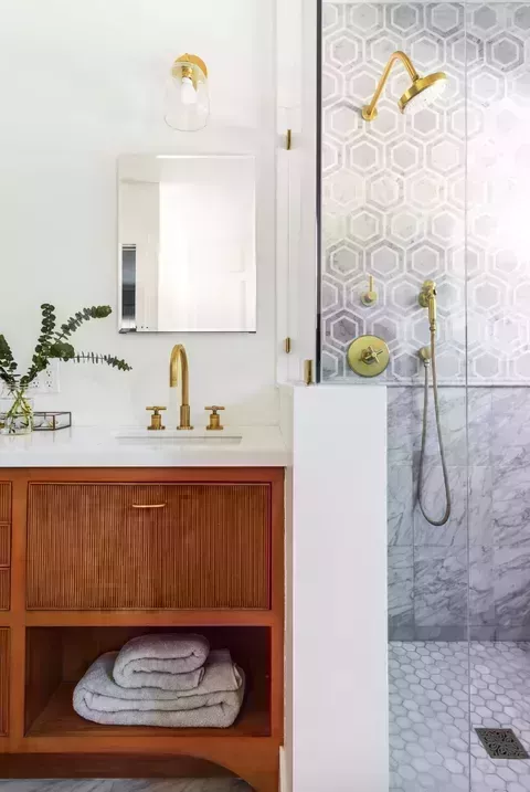 El interior de una reluciente casa de campo victoriana en California 